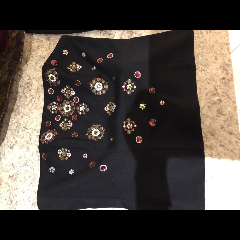 WHITE HOUSE BLACK MARKET 2-PC EMBELLISH SKIRT SET - Picture 3 of 8